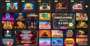 Meja permainan kartu blackjack dengan chip dan kartu acak